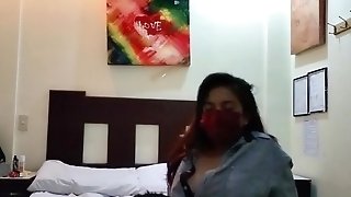 Pinay Gets Squirt By Eating Her Petite Cooter